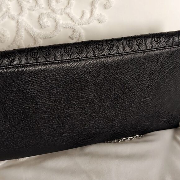 Black Clutch With Pseudo Skull Design 💀 Super Slim /Crossbody- Removable Chain - Picture 8 of 16